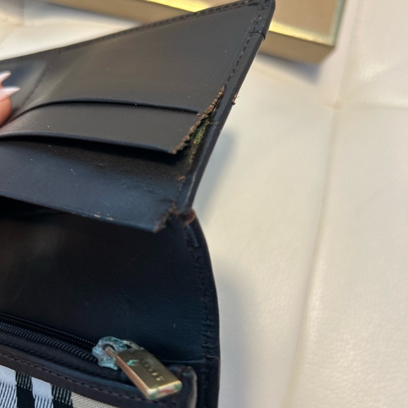 BURBERRY Authentic!! - Picture 6 of 9